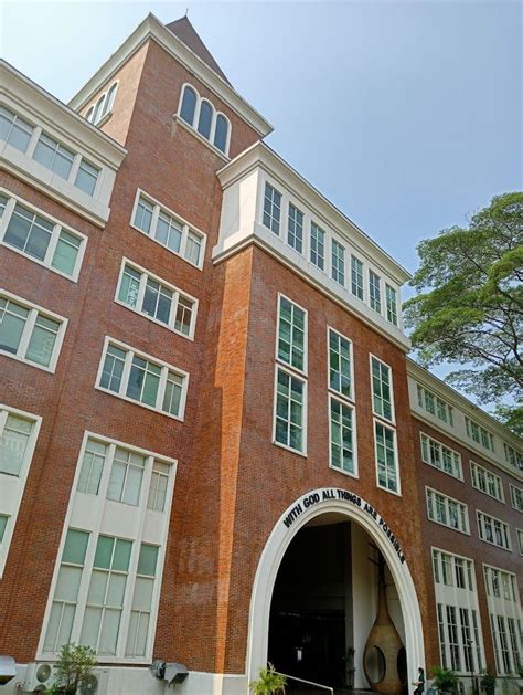 UPHB: College .